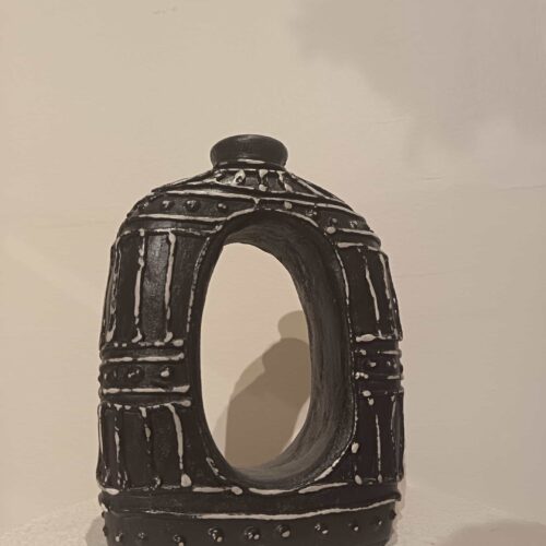 Ovaalne vaas must VÄIKE